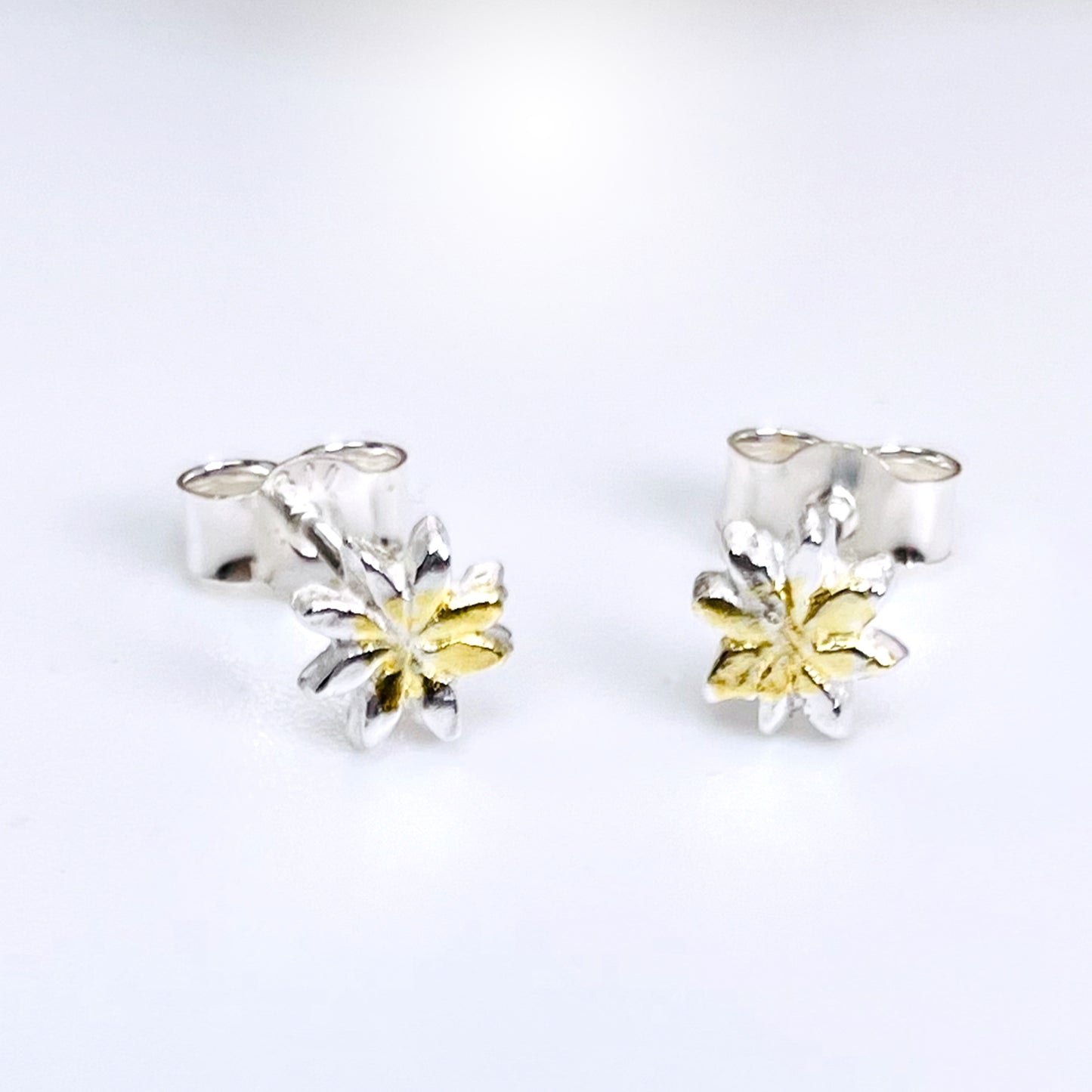 The Dartmoor Daisy Studs are inspired by the sea of daisies that speckle meadows of the lowland moor and waysides, bringing lightness and joy to the walker.