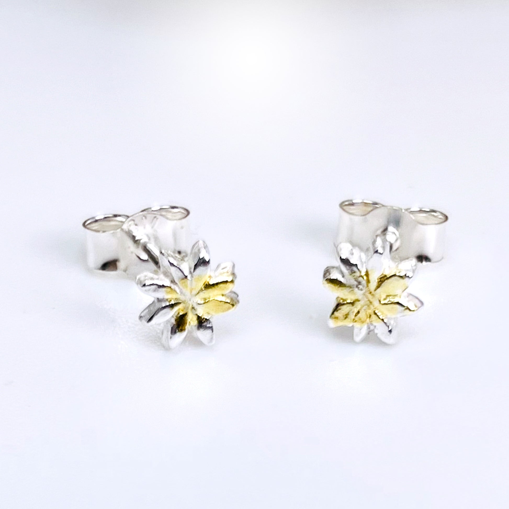 The Dartmoor Daisy Studs are inspired by the sea of daisies that speckle meadows of the lowland moor and waysides, bringing lightness and joy to the walker.