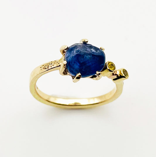 the Dartmoor Sun and Skies Sapphire Ring reflects the big Dartmoor skies, the contrasting colours and textures of the moving light over the landscape, created with ethically sourced raw and facetted sapphires and different shades of gold.