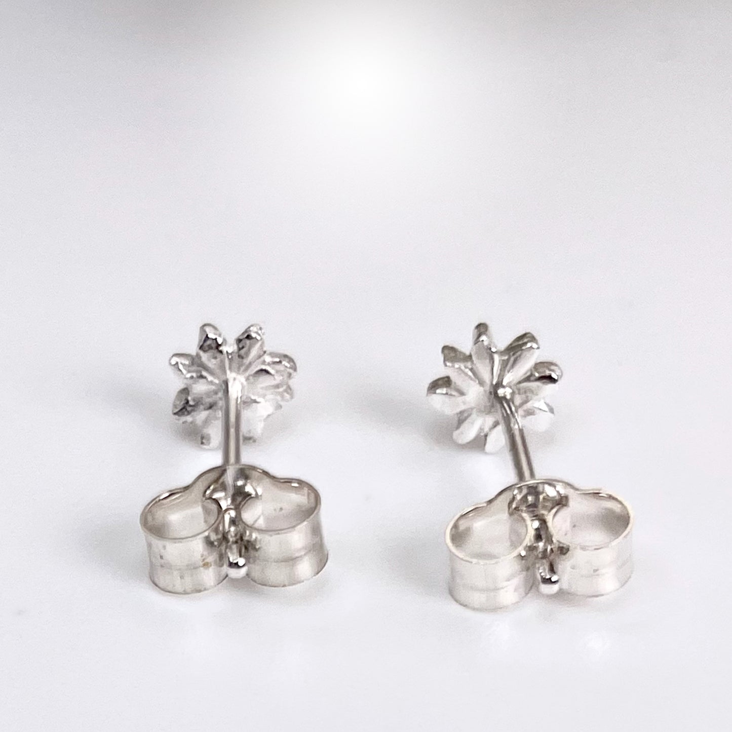 The Dartmoor Daisy Studs are inspired by the sea of daisies that speckle meadows of the lowland moor and waysides, bringing lightness and joy to the walker.