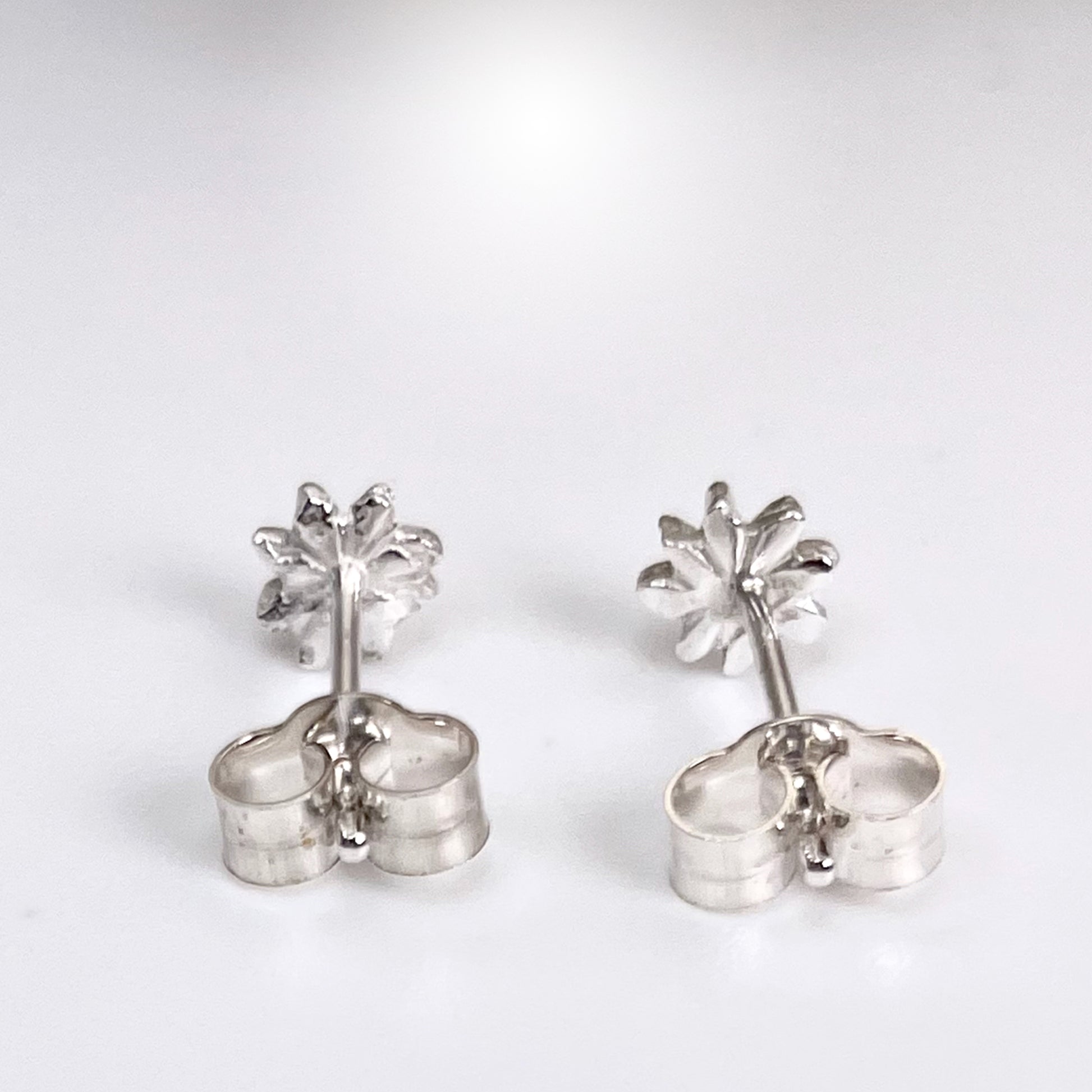 The Dartmoor Daisy Studs are inspired by the sea of daisies that speckle meadows of the lowland moor and waysides, bringing lightness and joy to the walker.