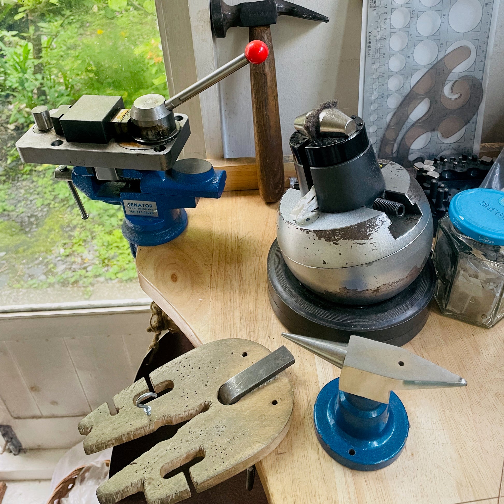 Ashburton Jewellery School one to one workshops with clamp and hammer